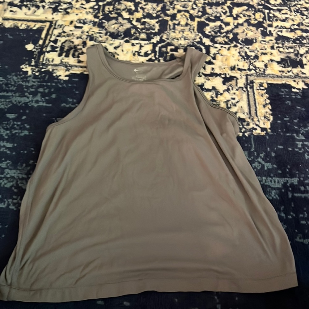 Cute gray top in good condition